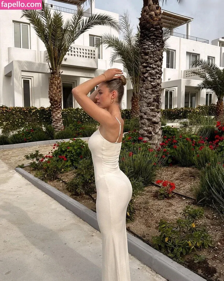 Emilia B Onlyfans Photo Gallery 