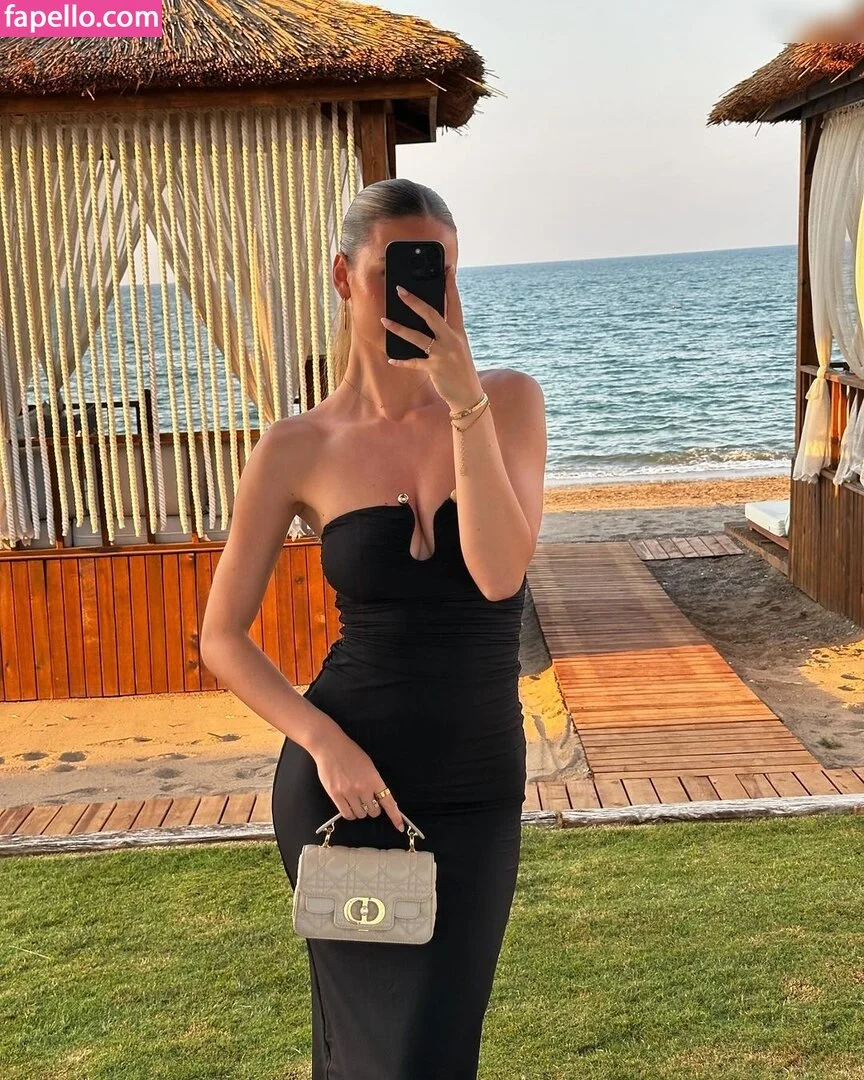 Emilia B Onlyfans Photo Gallery 