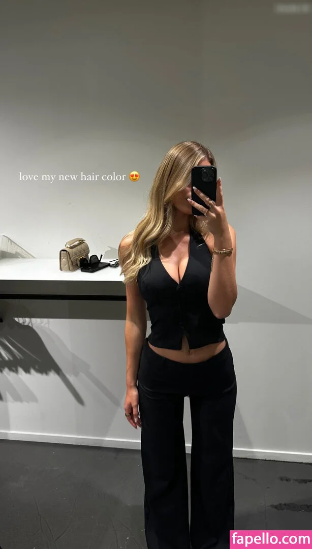 Emilia B Onlyfans Photo Gallery 