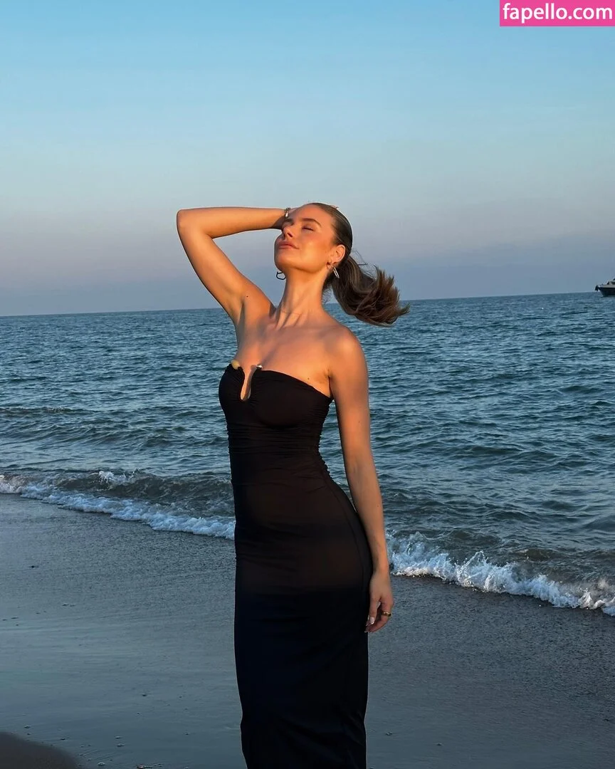 Emilia B Onlyfans Photo Gallery 