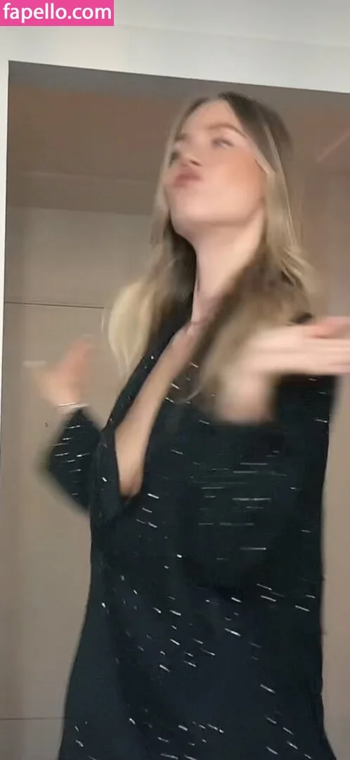 Emilia B Onlyfans Photo Gallery 