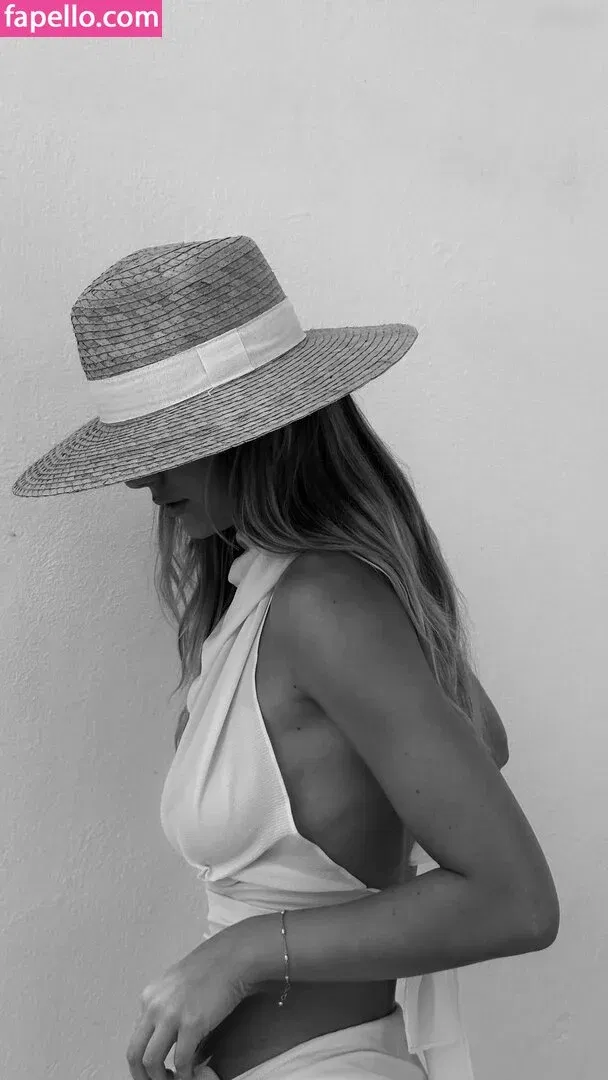 Emilia B Onlyfans Photo Gallery 