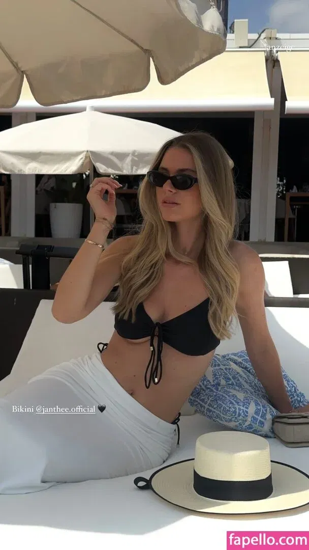 Emilia B Onlyfans Photo Gallery 