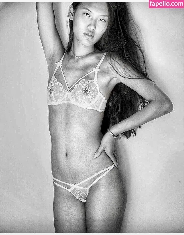 Linggg_baby Onlyfans Photo Gallery 