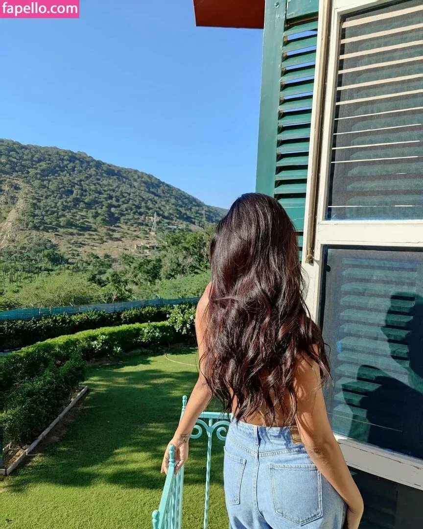 Esha Gupta Onlyfans Photo Gallery 