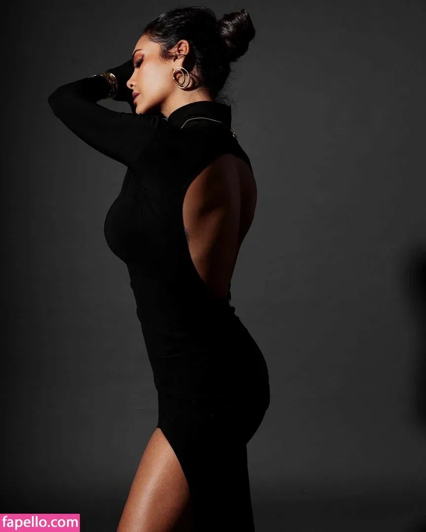 Esha Gupta Onlyfans Photo Gallery 