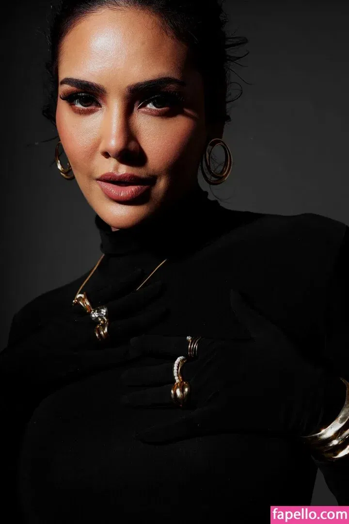 Esha Gupta Onlyfans Photo Gallery 