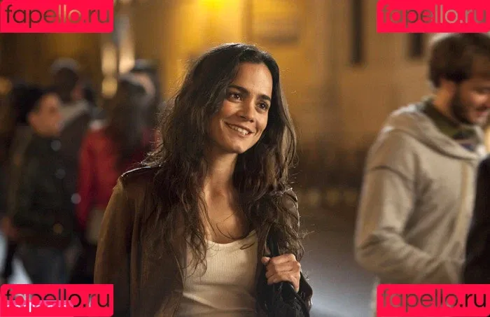 Alice Braga Onlyfans Photo Gallery 