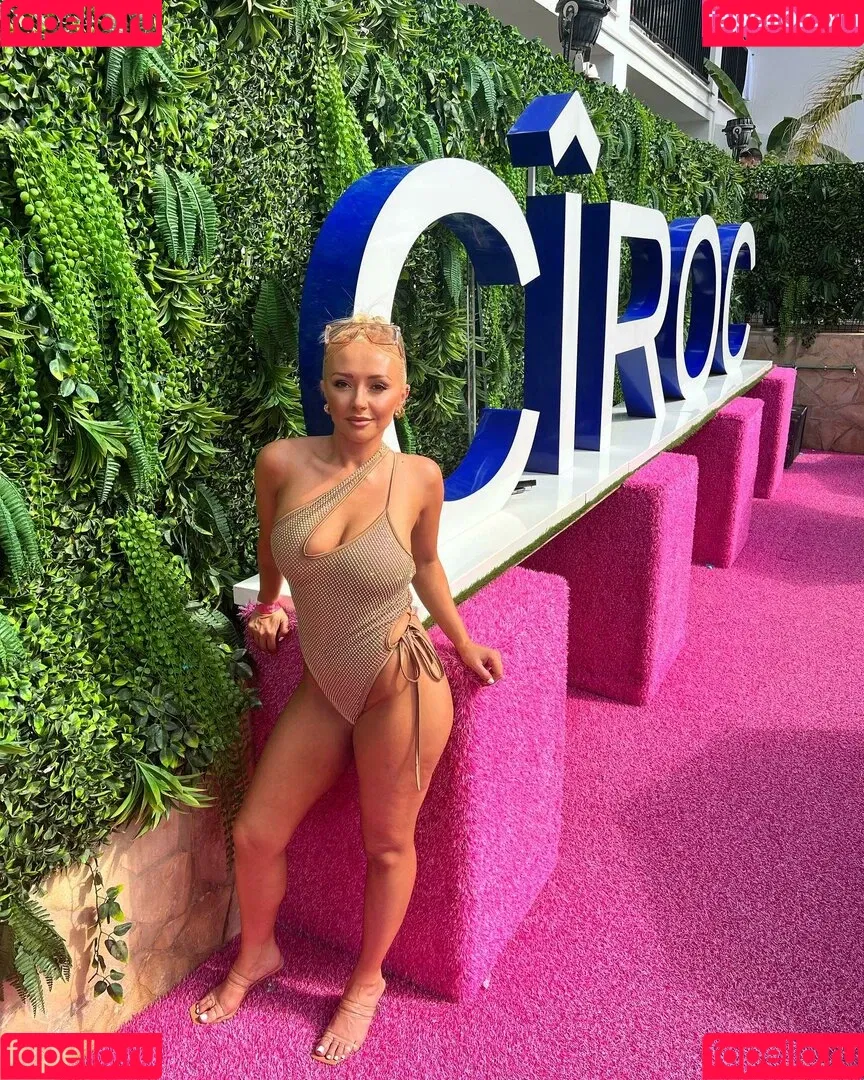 Kimberly Hart-Simpson Onlyfans Photo Gallery 