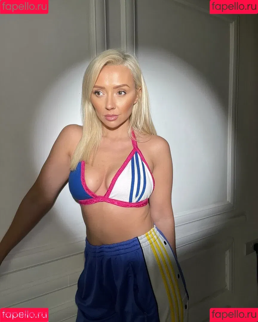 Kimberly Hart-Simpson Onlyfans Photo Gallery 
