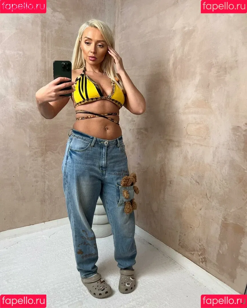 Kimberly Hart-Simpson Onlyfans Photo Gallery 