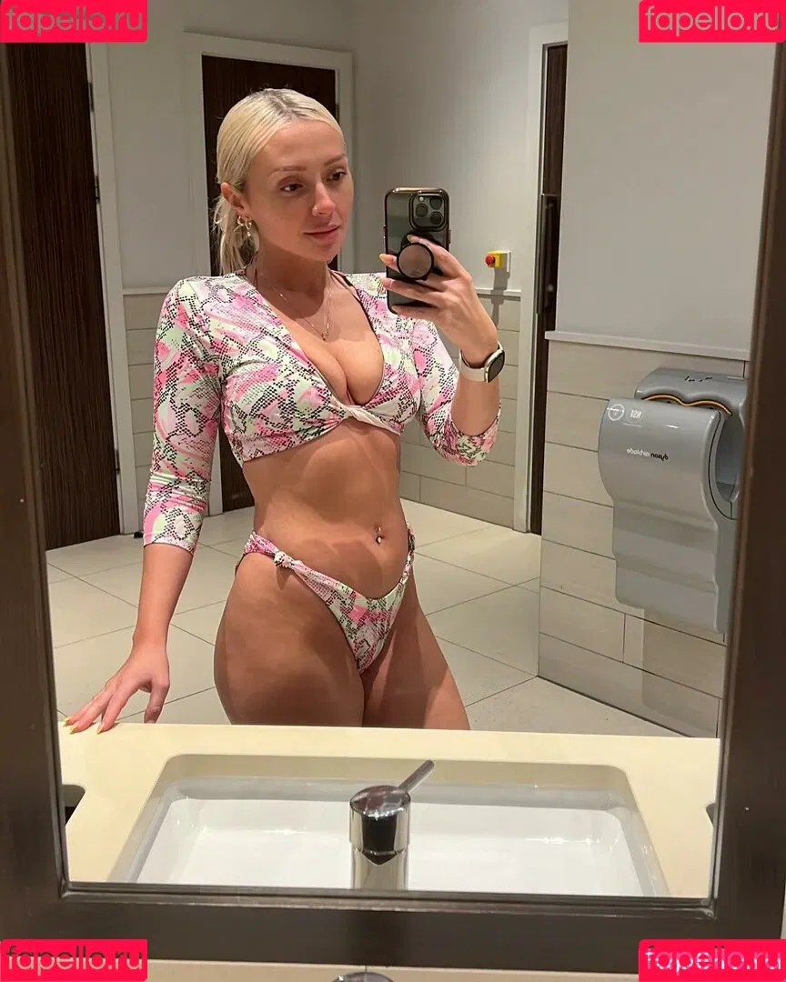 Kimberly Hart-Simpson Onlyfans Photo Gallery 