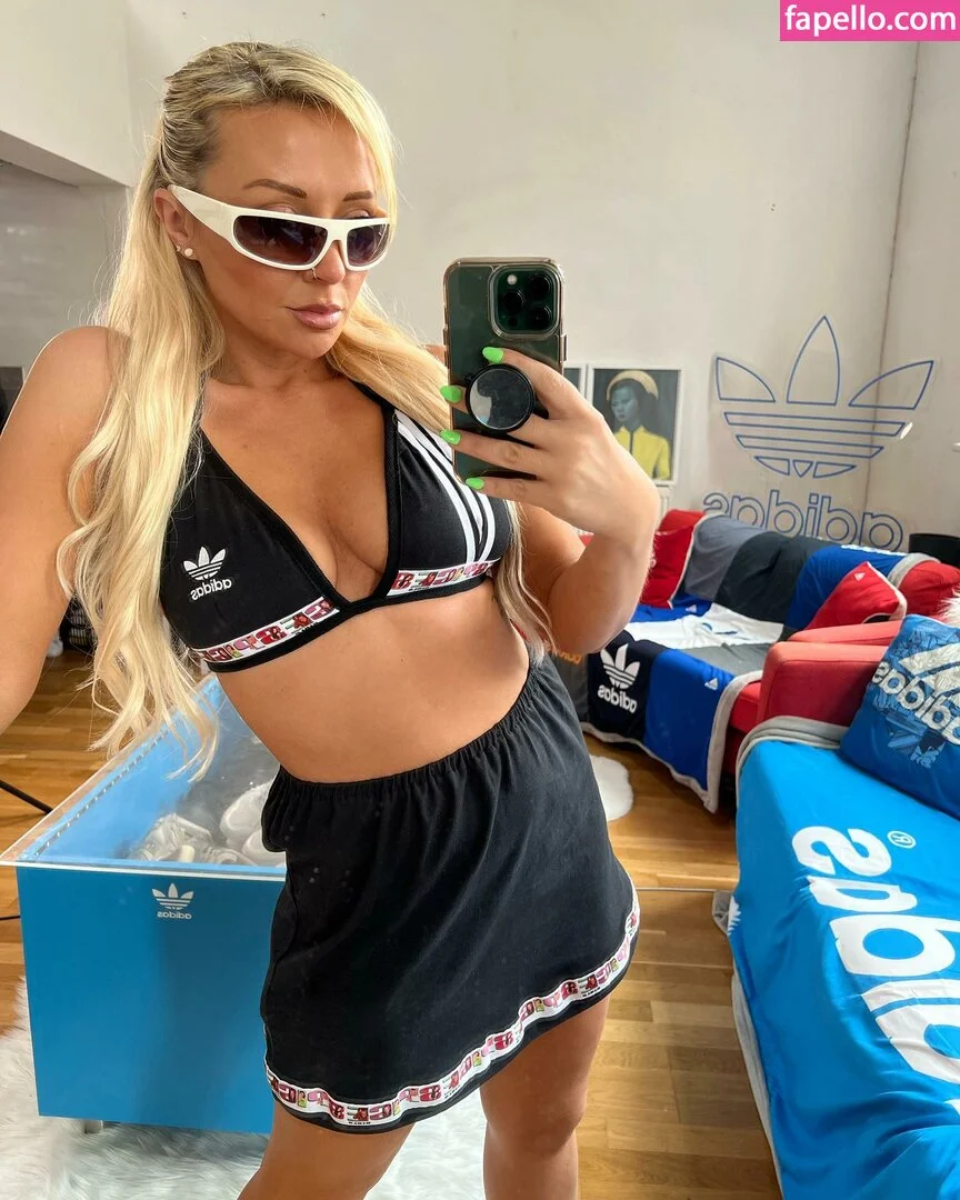 Kimberly Hart-Simpson Onlyfans Photo Gallery 