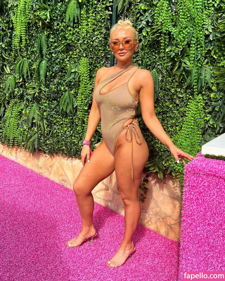 Kimberly Hart-Simpson Onlyfans Photo Gallery 