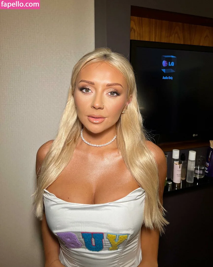 Kimberly Hart-Simpson Onlyfans Photo Gallery 