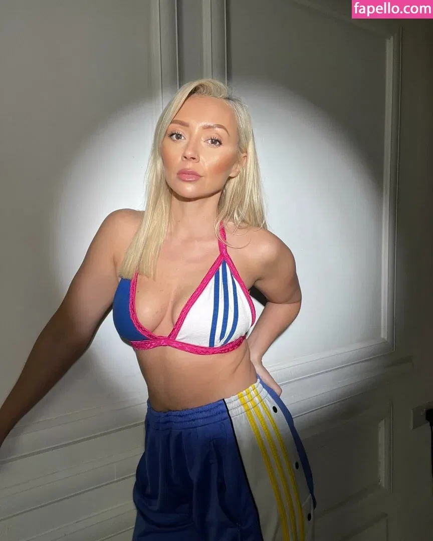 Kimberly Hart-Simpson Onlyfans Photo Gallery 