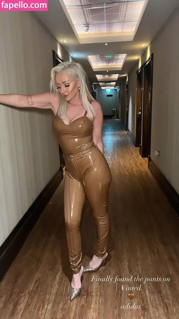 Kimberly Hart-Simpson Onlyfans Photo Gallery 