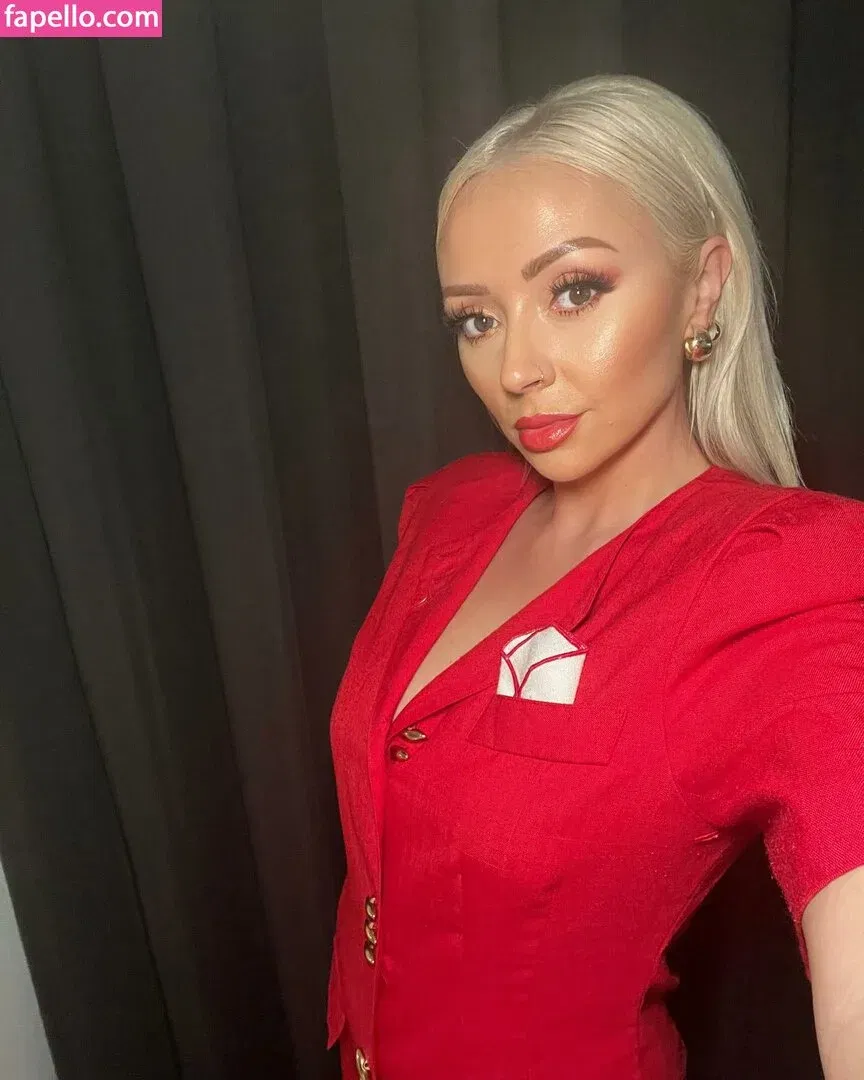 Kimberly Hart-Simpson Onlyfans Photo Gallery 