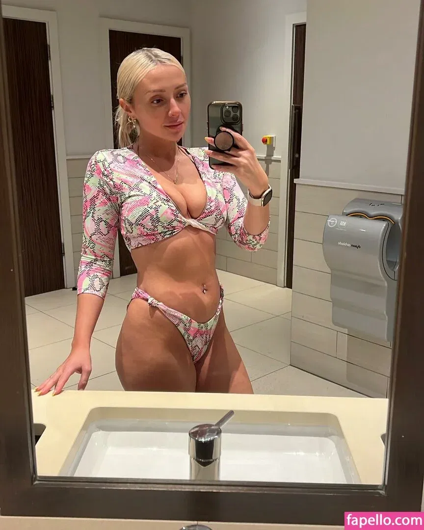 Kimberly Hart-Simpson Onlyfans Photo Gallery 