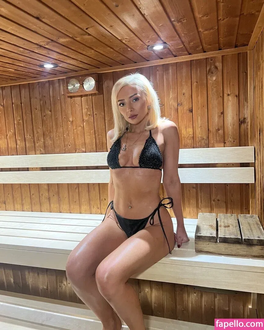 Kimberly Hart-Simpson Onlyfans Photo Gallery 