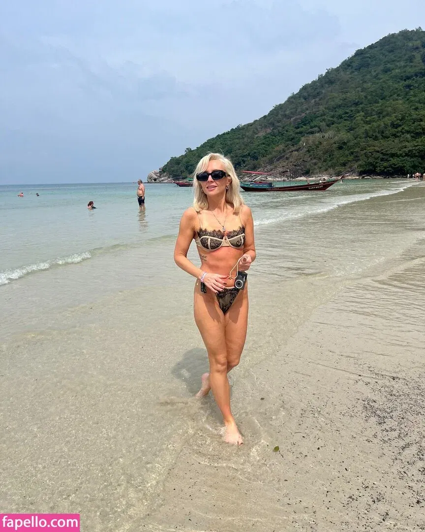 Kimberly Hart-Simpson Onlyfans Photo Gallery 