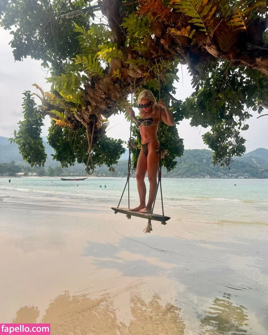 Kimberly Hart-Simpson Onlyfans Photo Gallery 