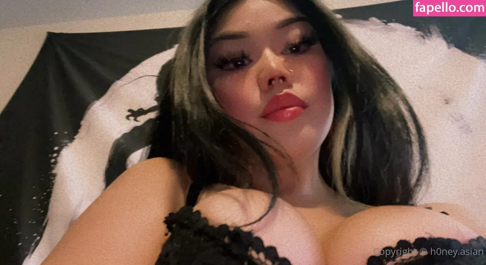 h0ney.asian Onlyfans Photo Gallery 