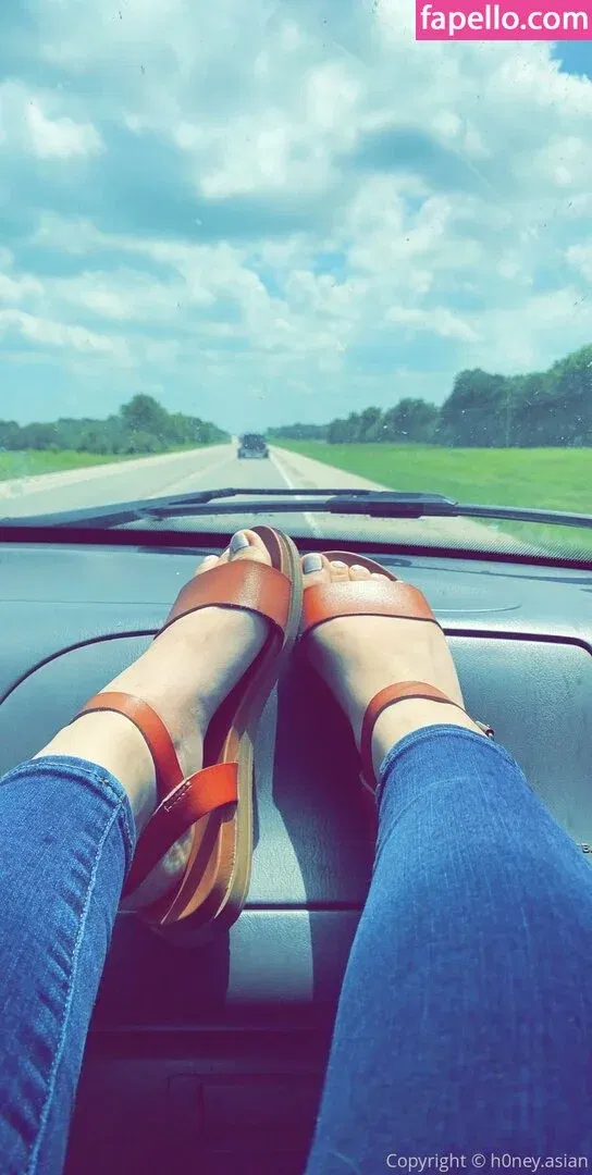 h0ney.asian Onlyfans Photo Gallery 