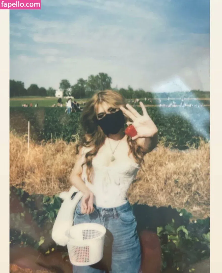 hellbabyeve Onlyfans Photo Gallery 