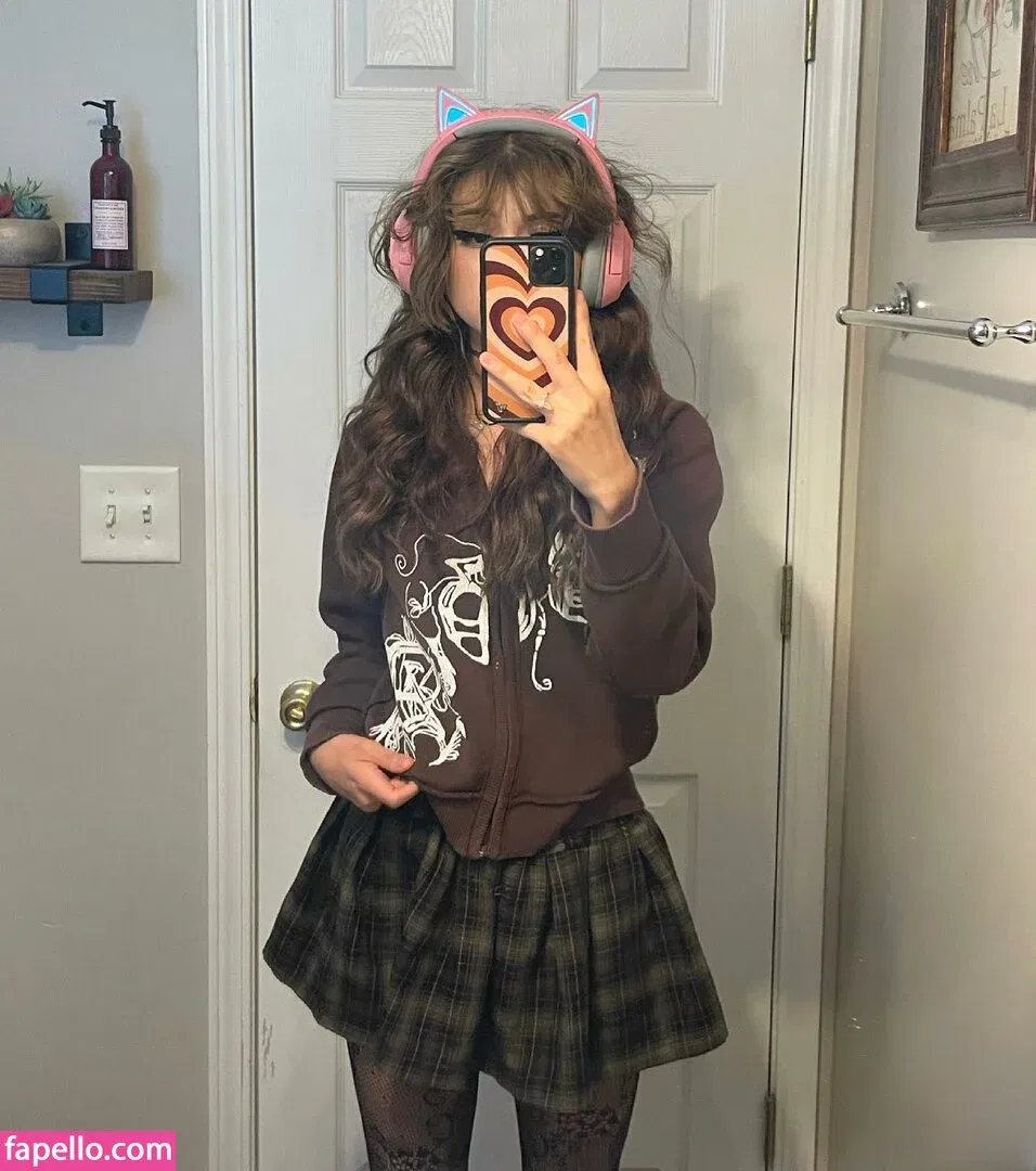 hellbabyeve Onlyfans Photo Gallery 