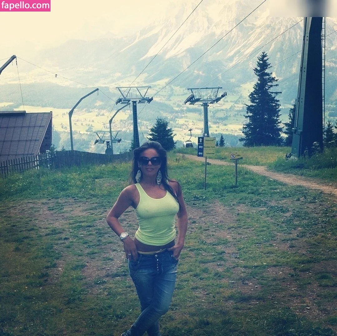 Alina Grozea Onlyfans Photo Gallery 