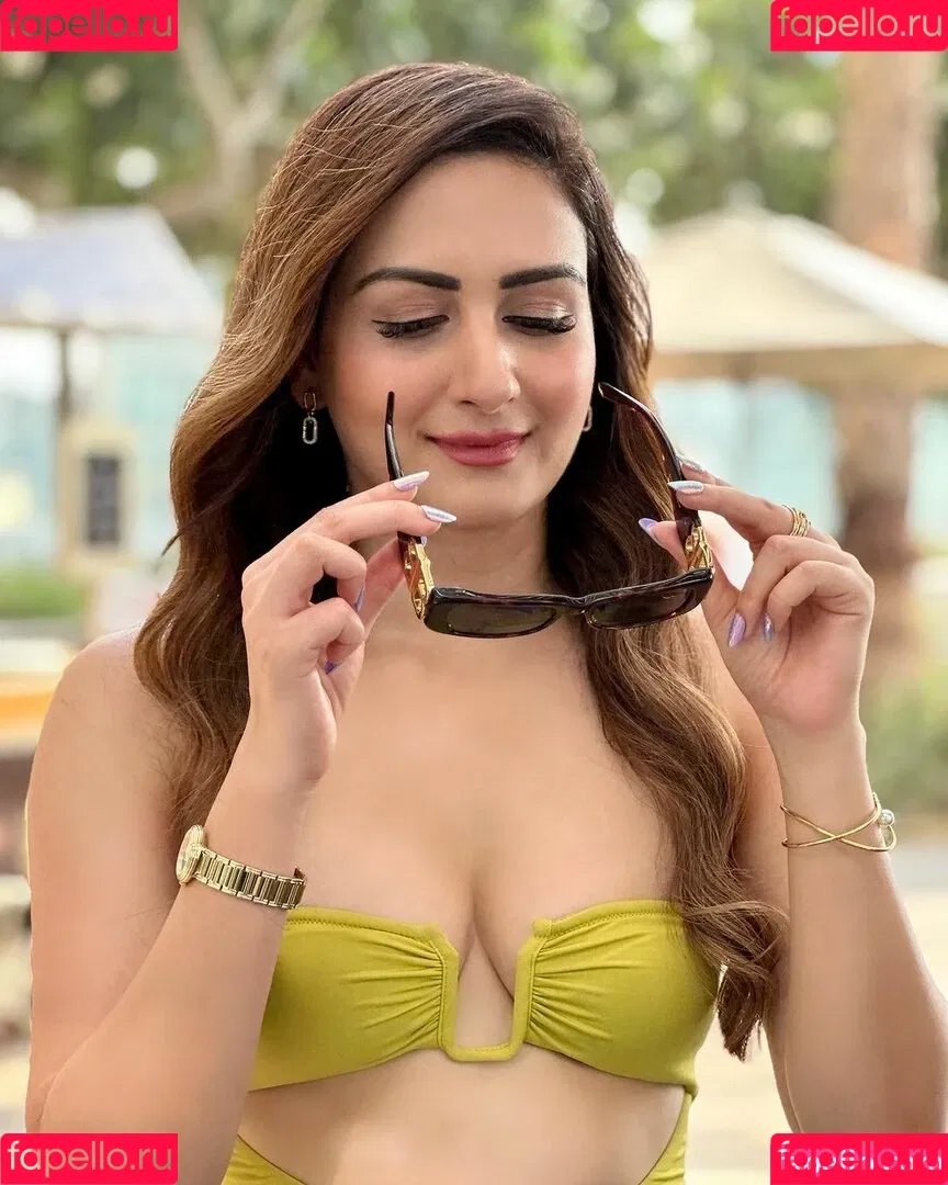Zaara Yesmin Onlyfans Photo Gallery 