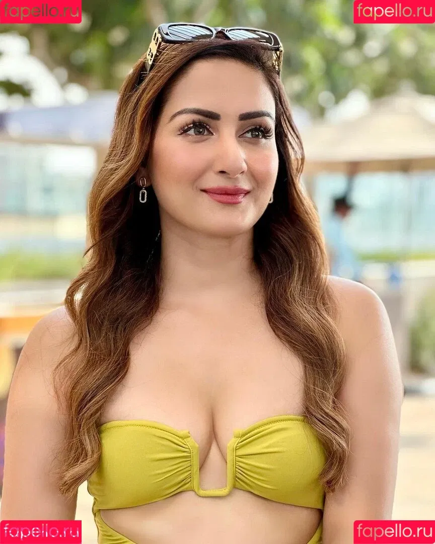 Zaara Yesmin Onlyfans Photo Gallery 
