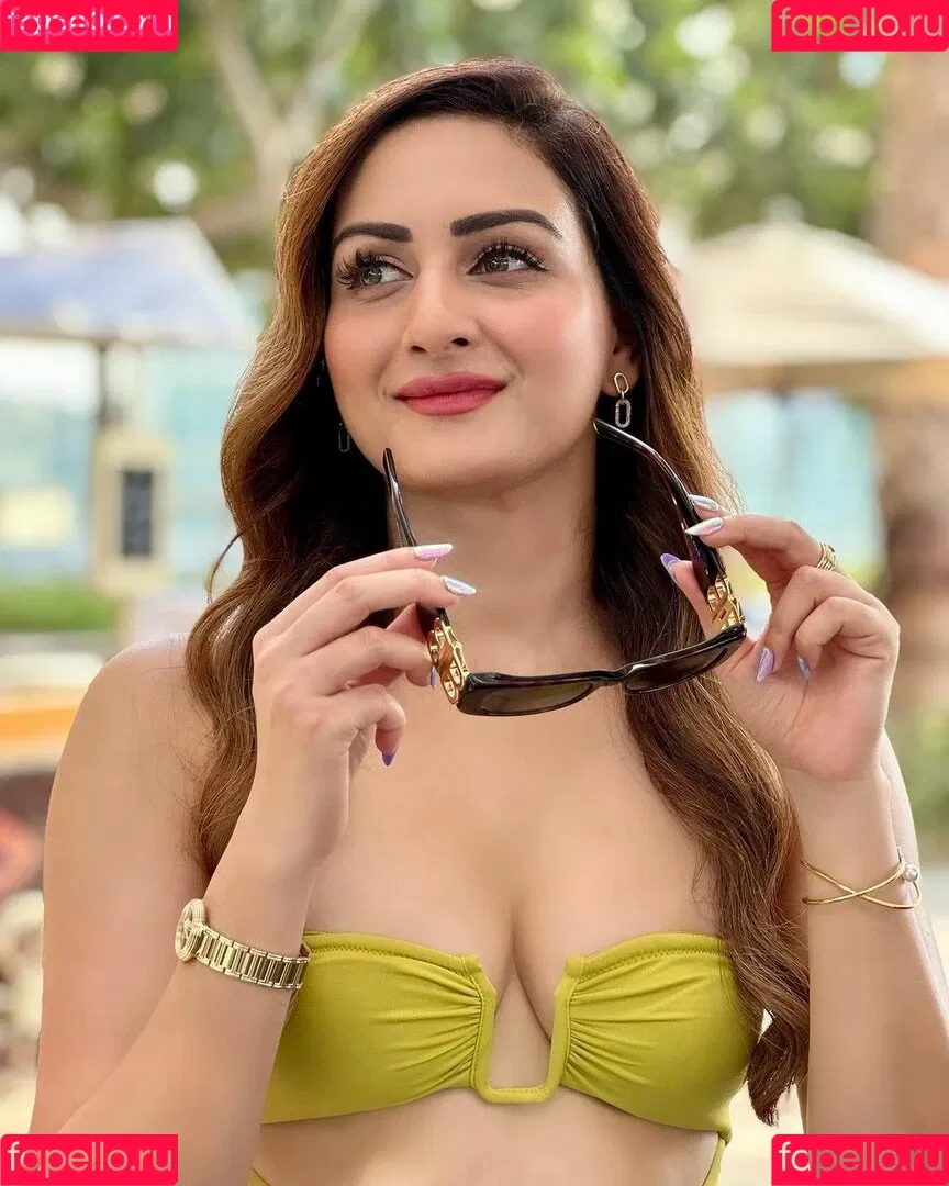 Zaara Yesmin Onlyfans Photo Gallery 