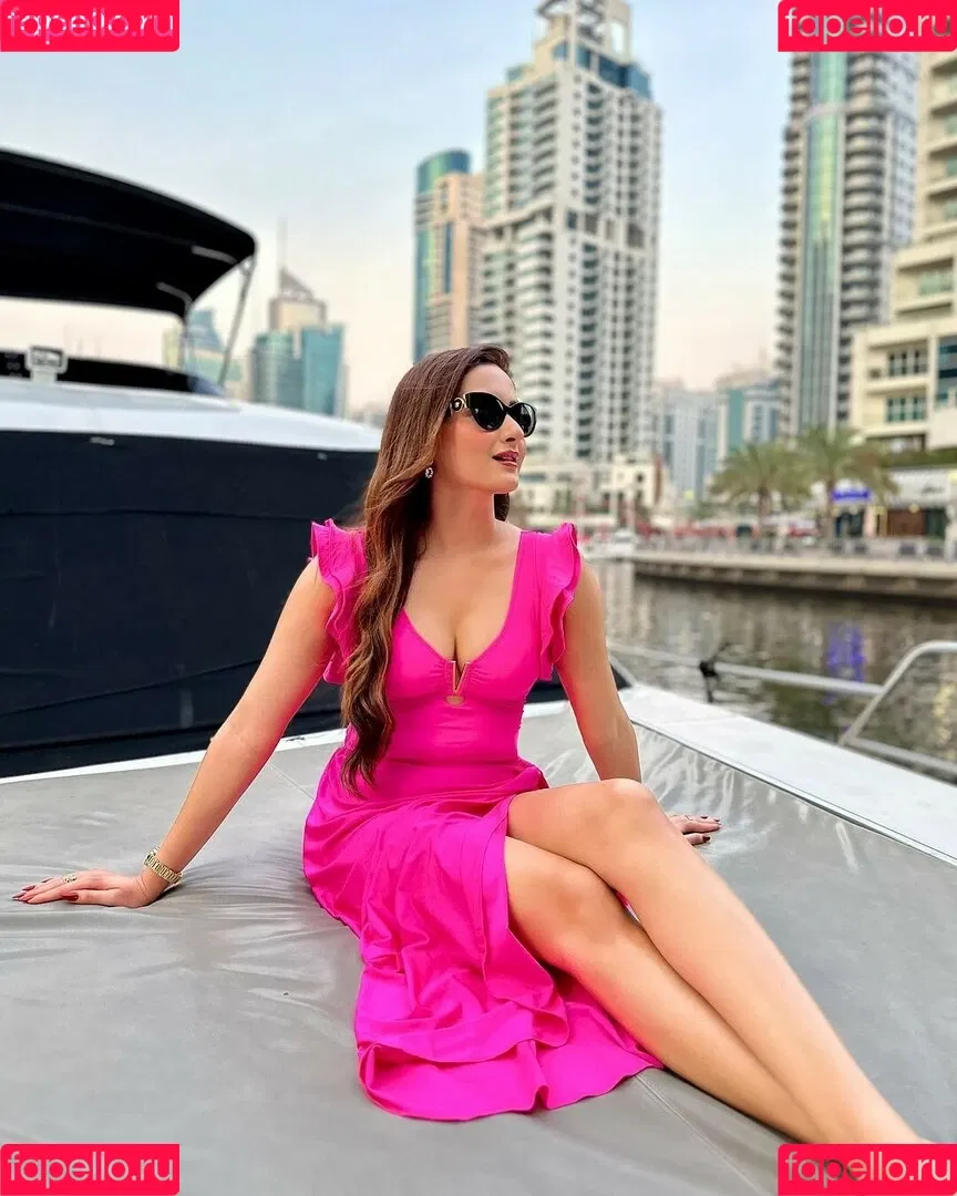 Zaara Yesmin Onlyfans Photo Gallery 