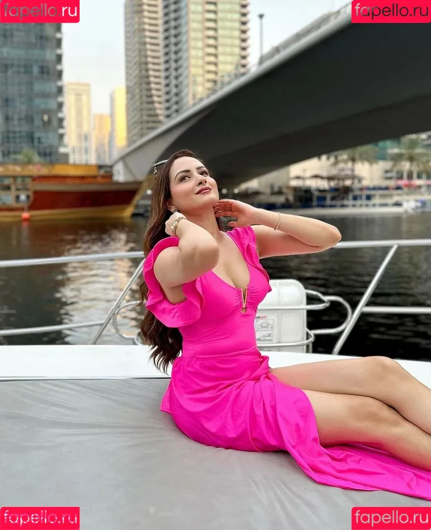 Zaara Yesmin Onlyfans Photo Gallery 
