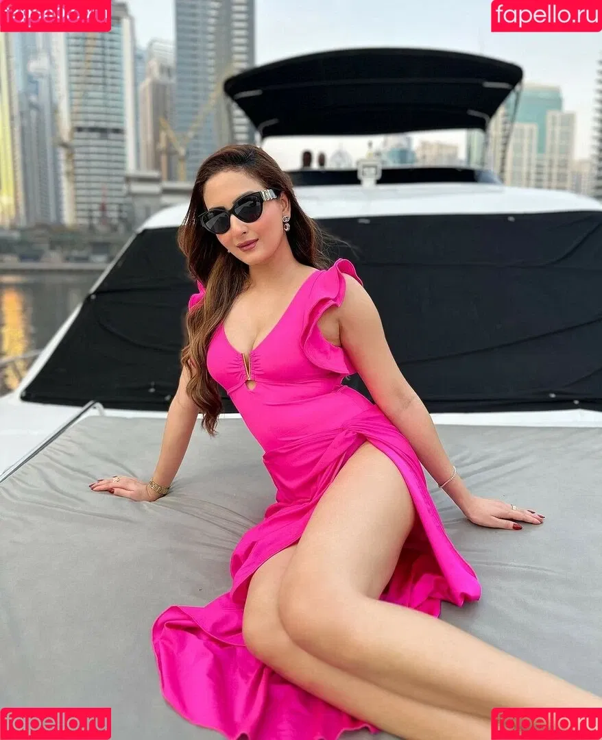 Zaara Yesmin Onlyfans Photo Gallery 