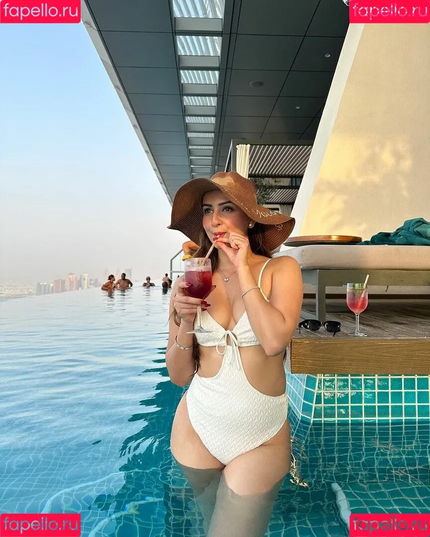 Zaara Yesmin Onlyfans Photo Gallery 