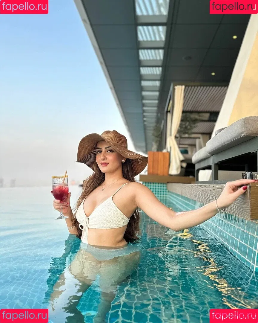 Zaara Yesmin Onlyfans Photo Gallery 