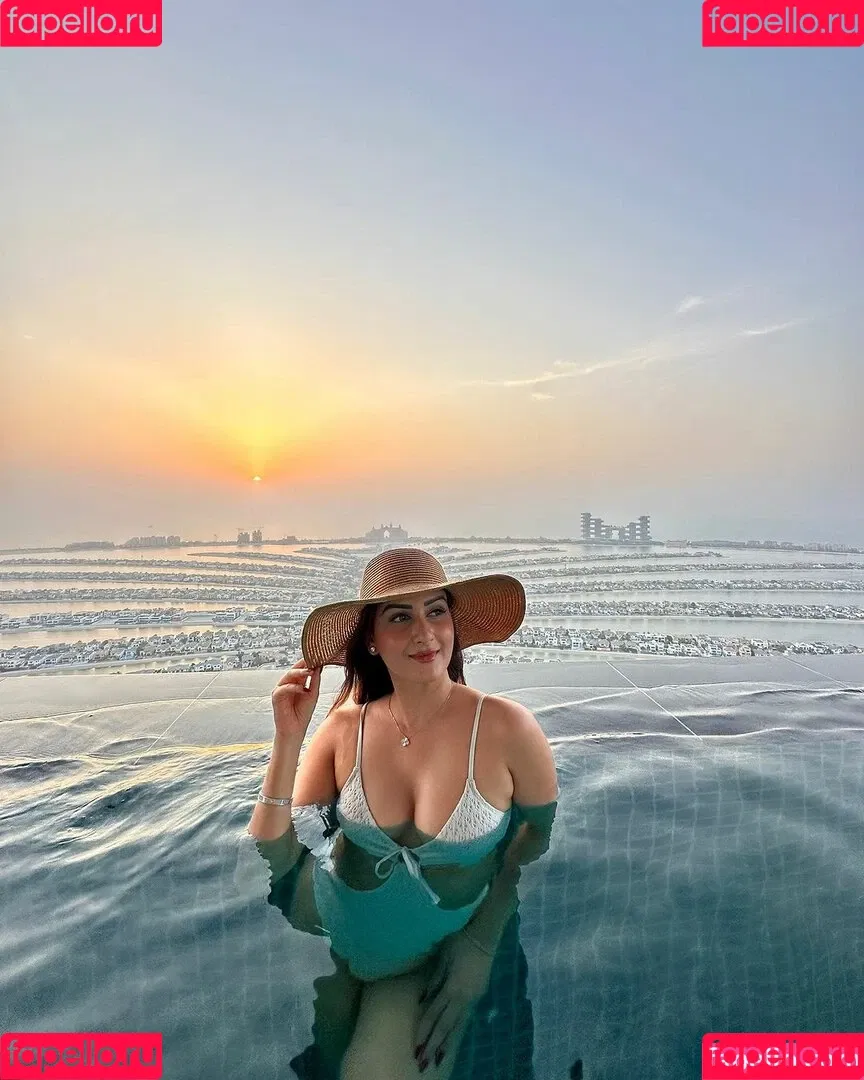 Zaara Yesmin Onlyfans Photo Gallery 