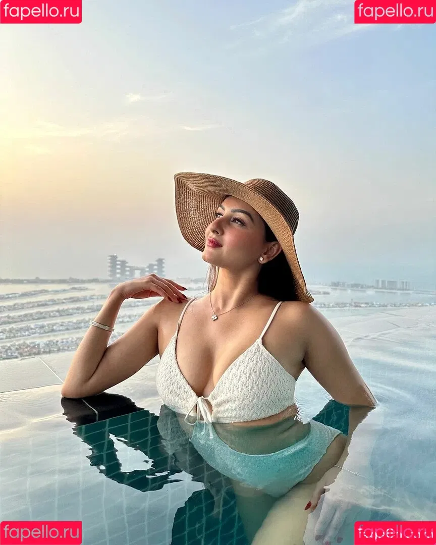 Zaara Yesmin Onlyfans Photo Gallery 