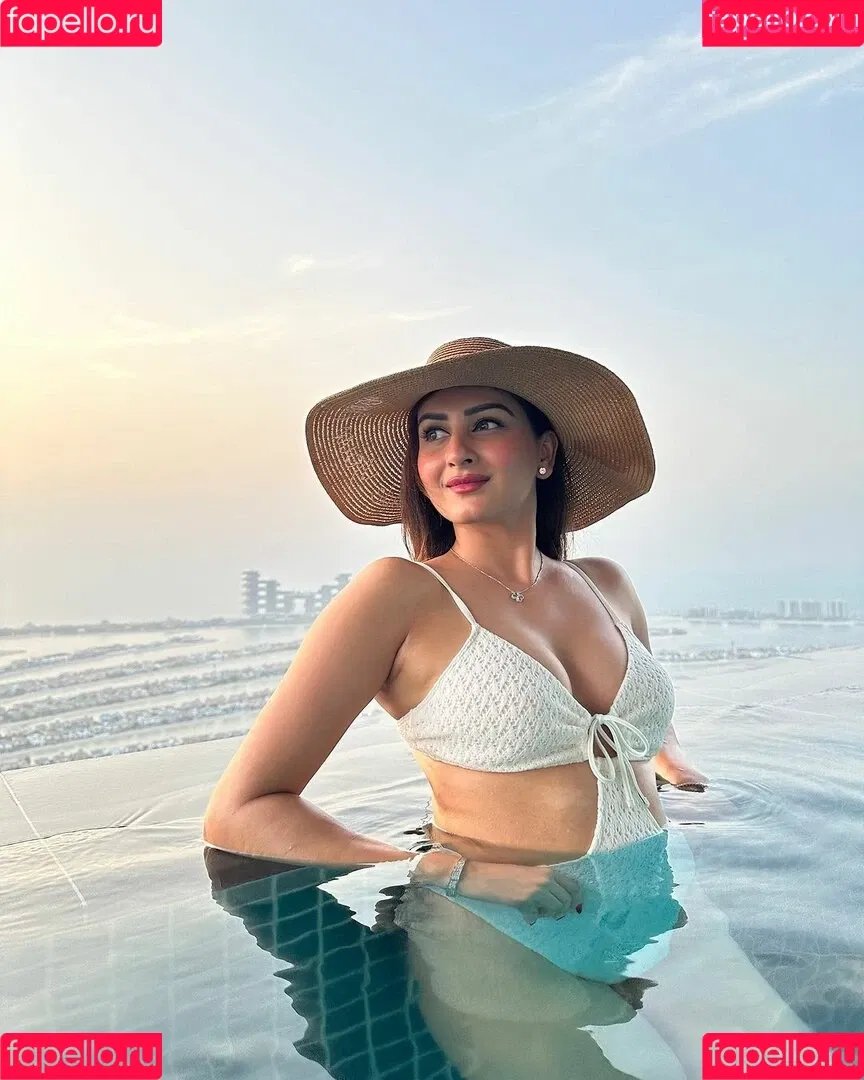 Zaara Yesmin Onlyfans Photo Gallery 