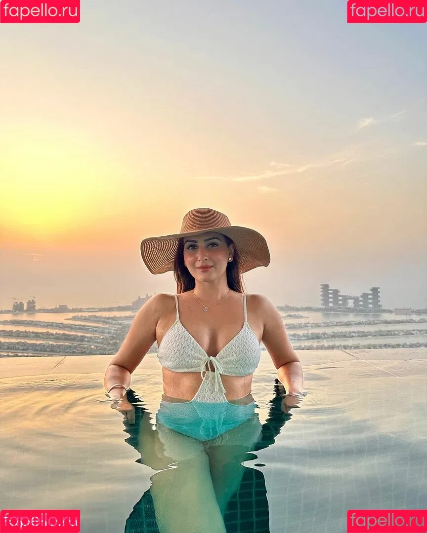 Zaara Yesmin Onlyfans Photo Gallery 