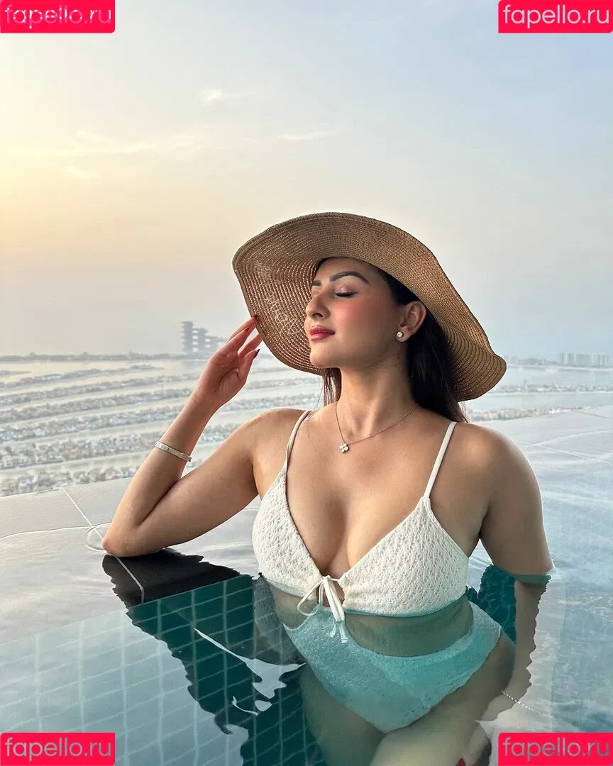 Zaara Yesmin Onlyfans Photo Gallery 