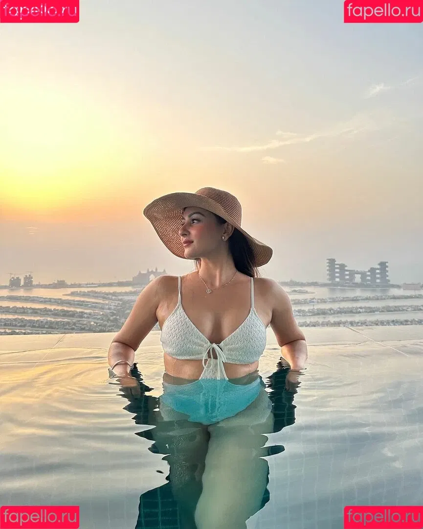 Zaara Yesmin Onlyfans Photo Gallery 