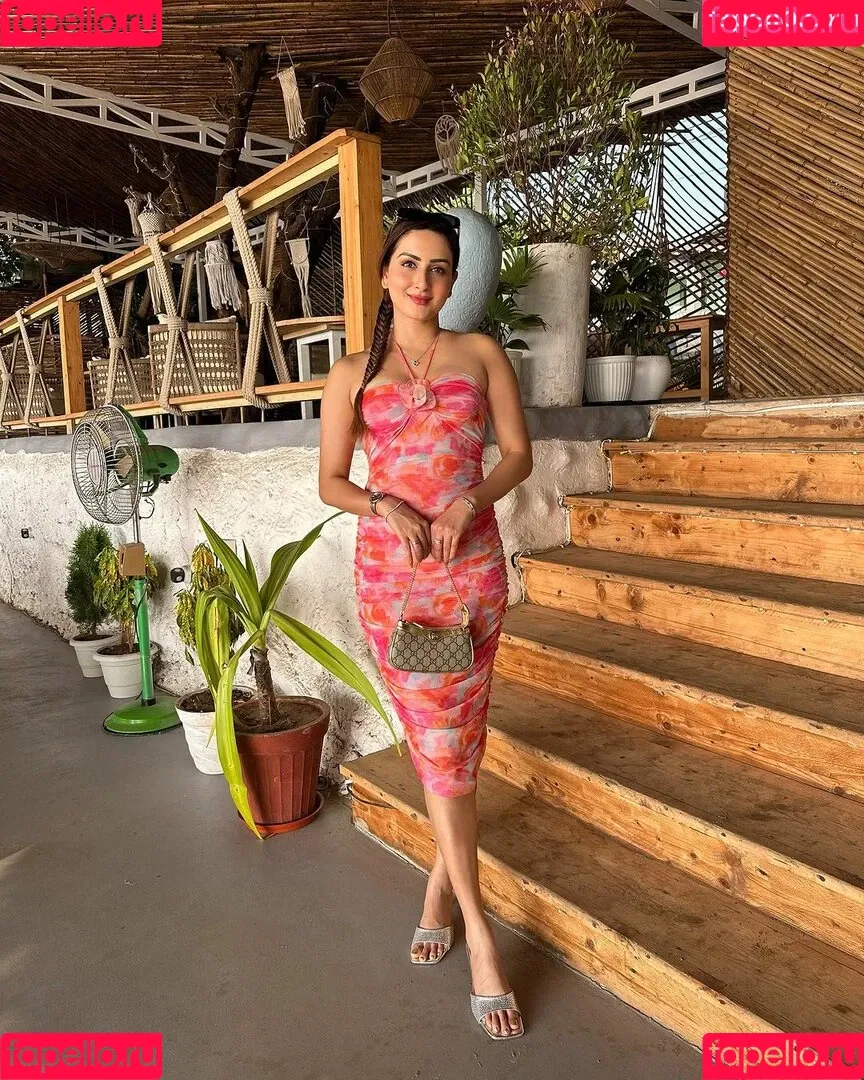 Zaara Yesmin Onlyfans Photo Gallery 