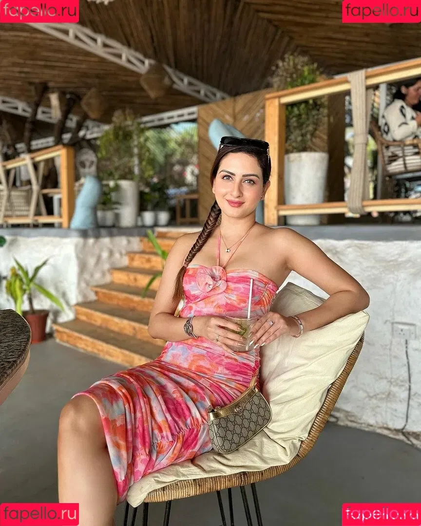 Zaara Yesmin Onlyfans Photo Gallery 