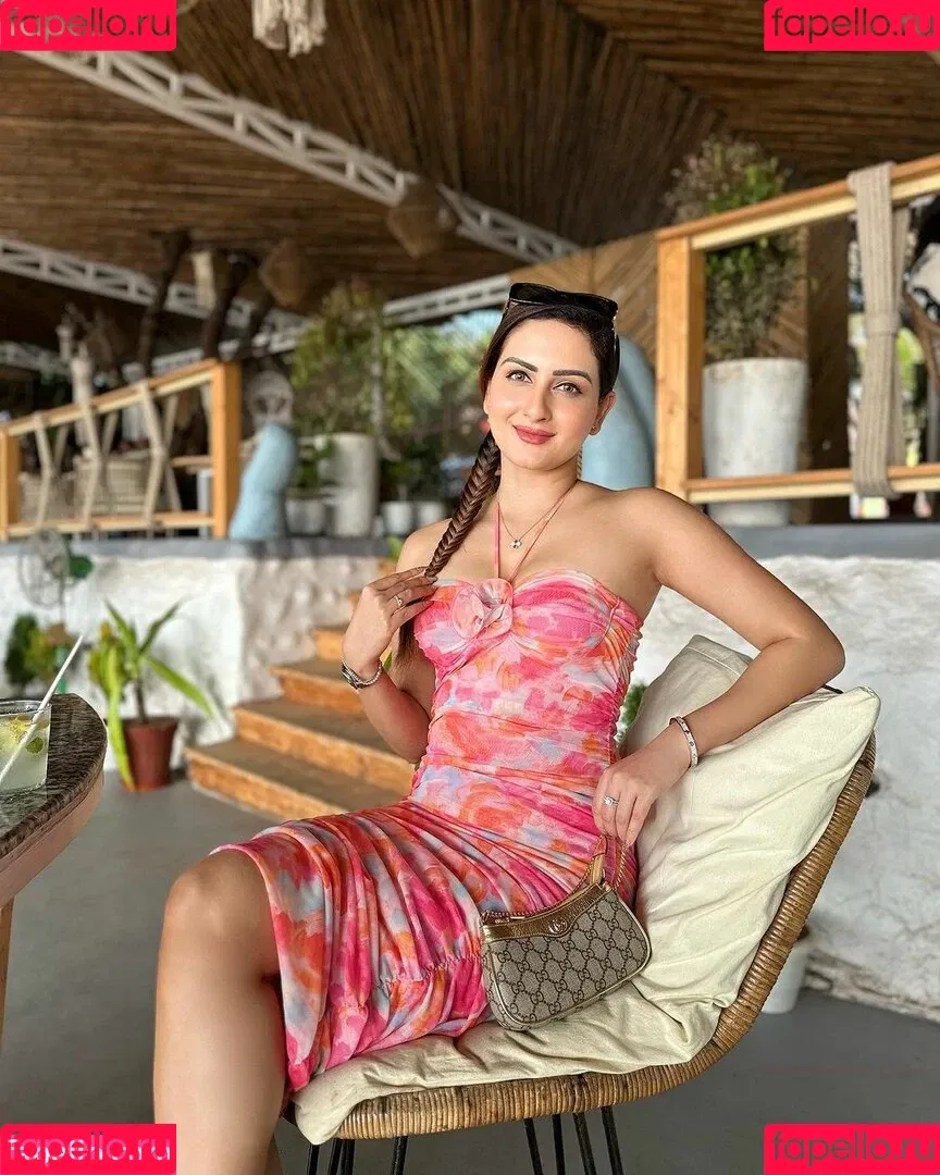 Zaara Yesmin Onlyfans Photo Gallery 
