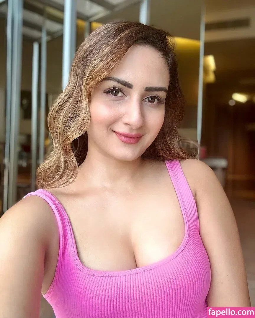 Zaara Yesmin Onlyfans Photo Gallery 