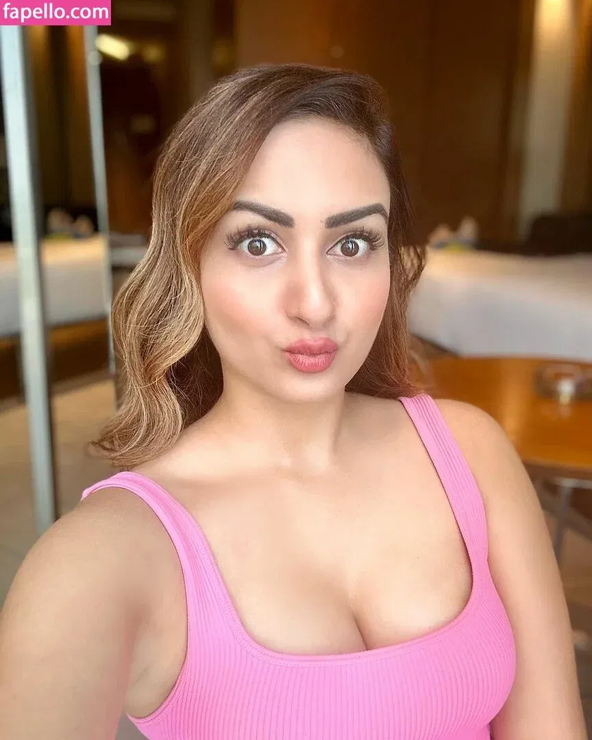 Zaara Yesmin Onlyfans Photo Gallery 